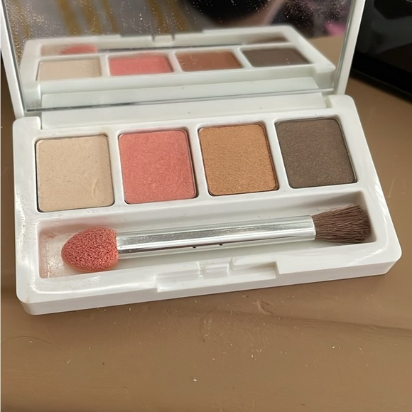 Variety Higher End Makeup - Picture 6 of 9